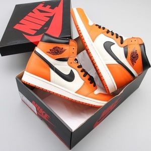 Air Jordan mid 1
